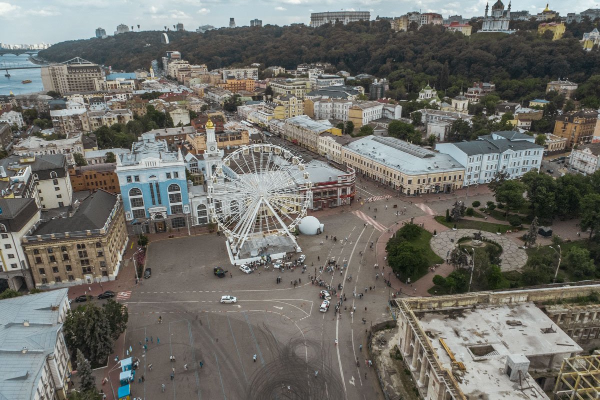 Праздник устроили на Контрактовой площади Праздник устроили на Контрактовой площади