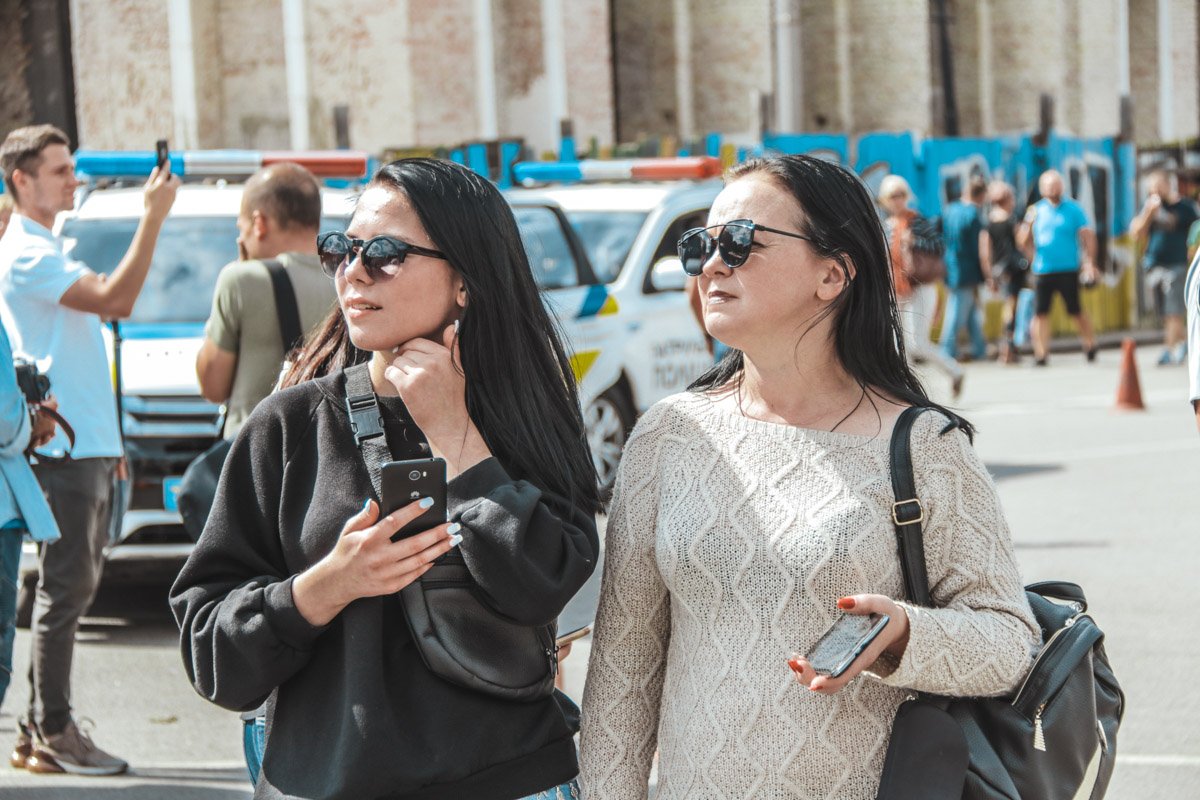 Может, тоже покатаемся на лошадке? Может, тоже покатаемся на лошадке?