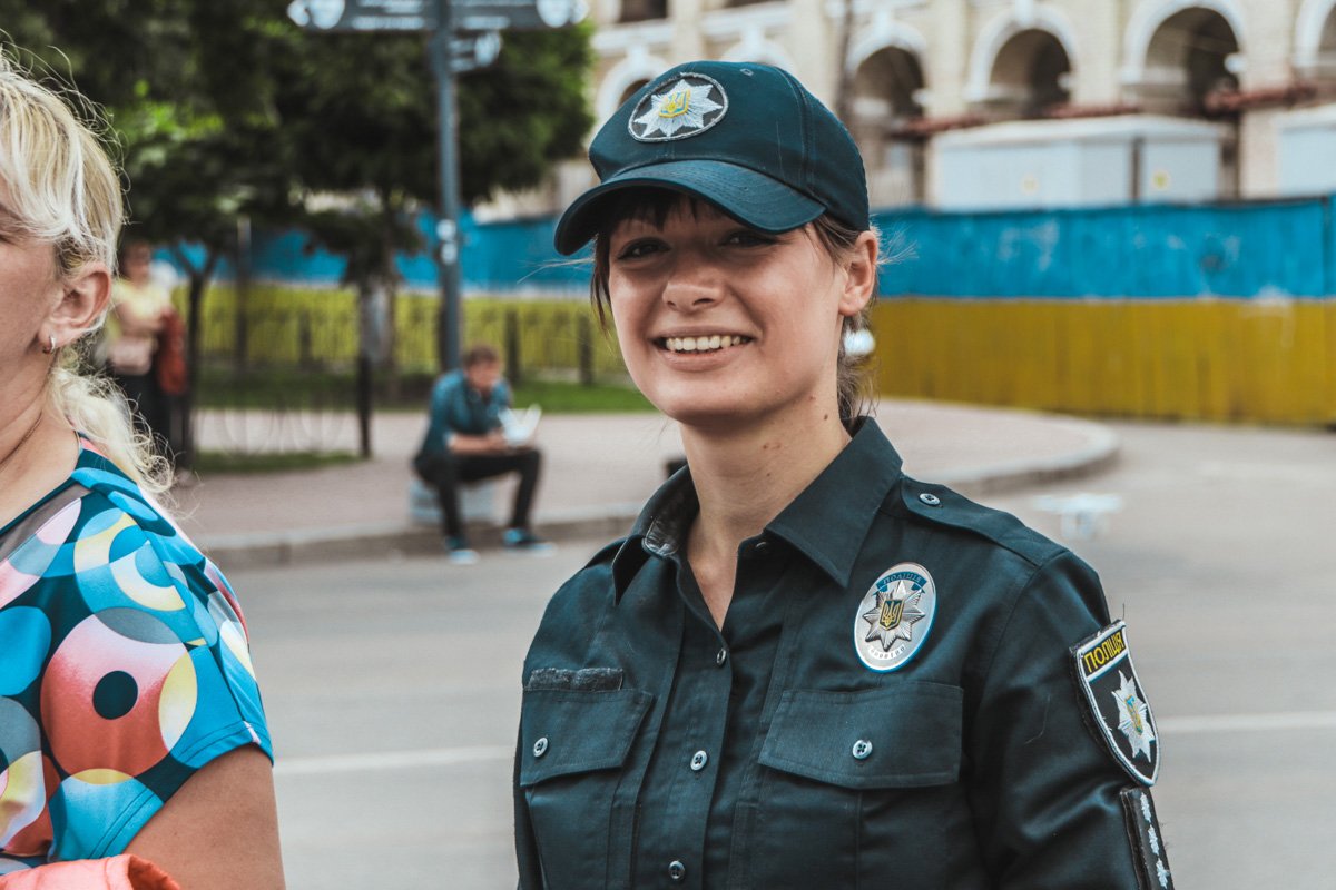 Полицейского лучше только улыбающийся полицейский Полицейского лучше только улыбающийся полицейский