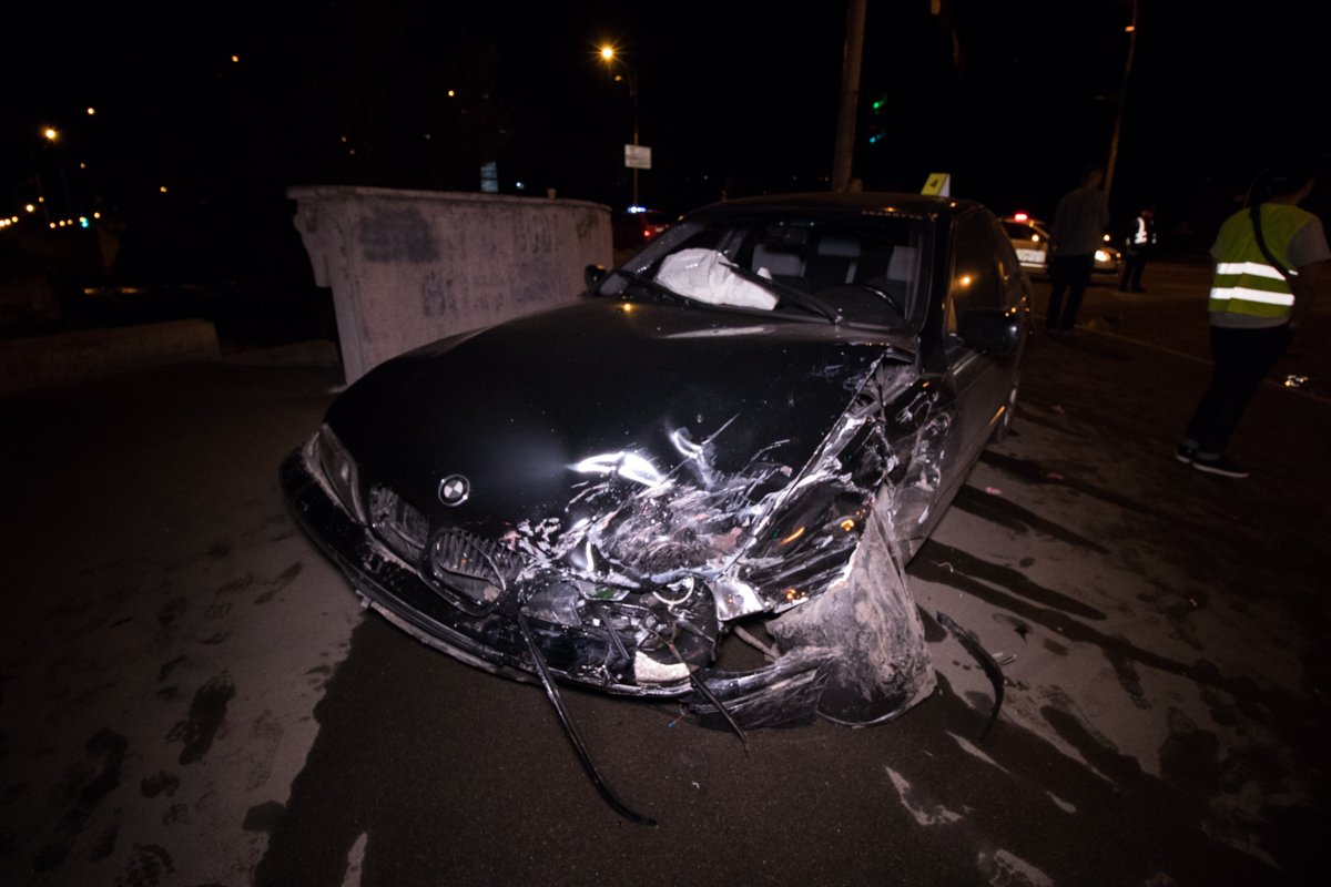 В Киеве на Троещине столкнулись Opel и BMW: пострадали два человека 4