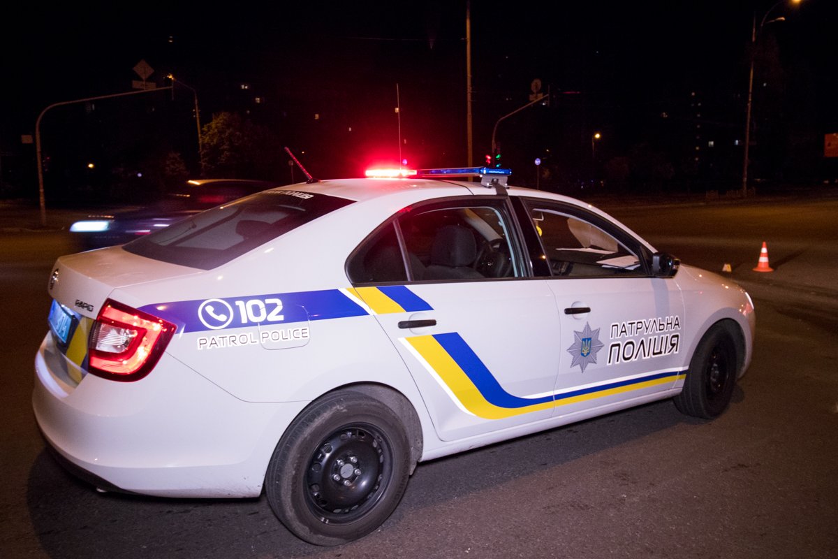 В Киеве на Троещине столкнулись Opel и BMW: пострадали два человека 8