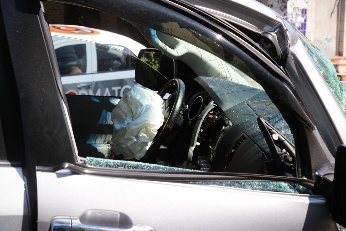 Водители остались цели, в джипе сработала подушка безопасности