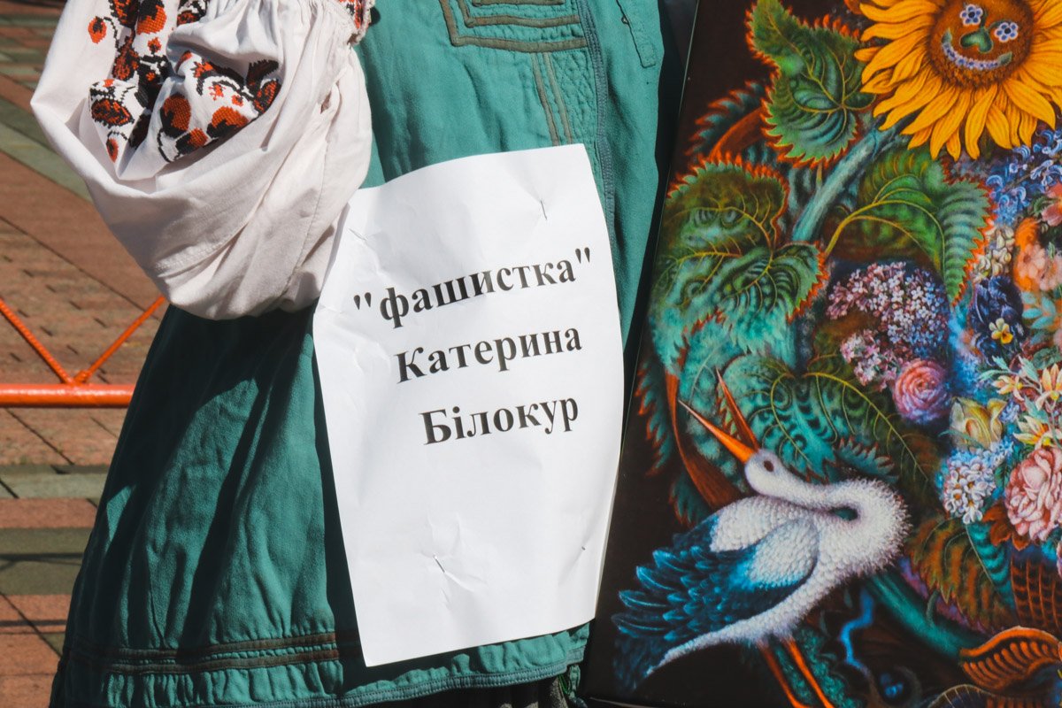 Активисты переоделись в личностей, в честь которых переименовали ряд украинских улиц Активисты переоделись в личностей, в честь которых переименовали ряд украинских улиц