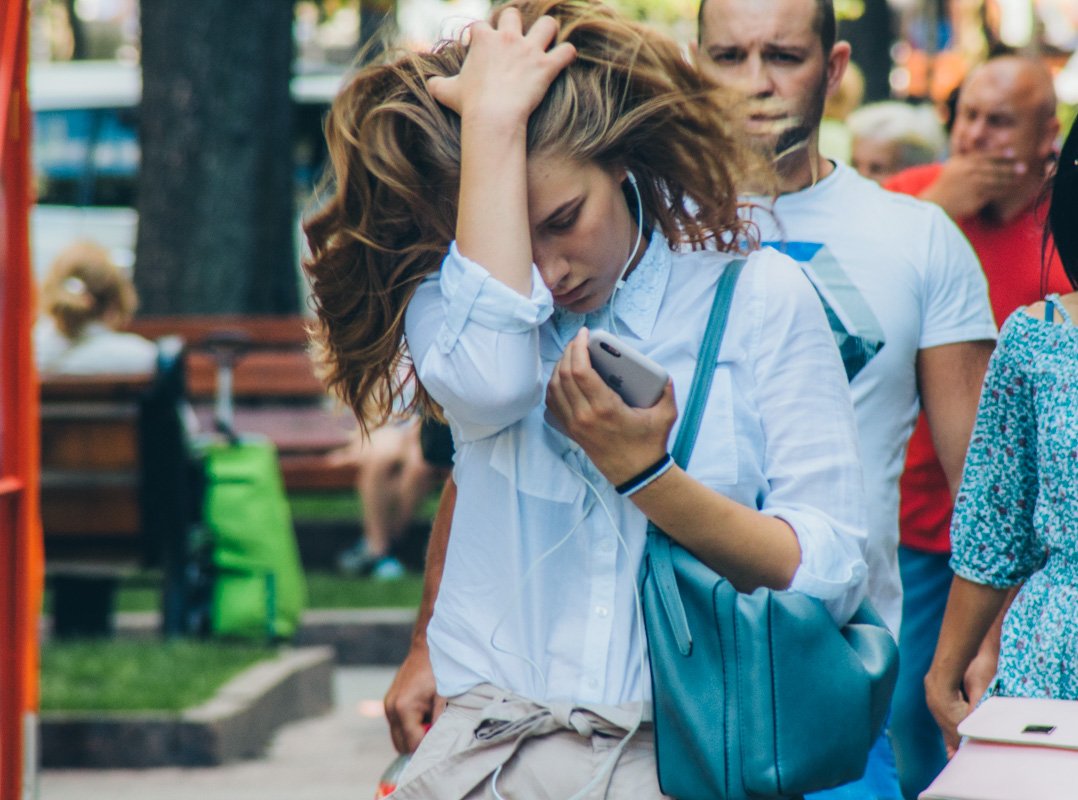 У нее в наушниках точно Monatik