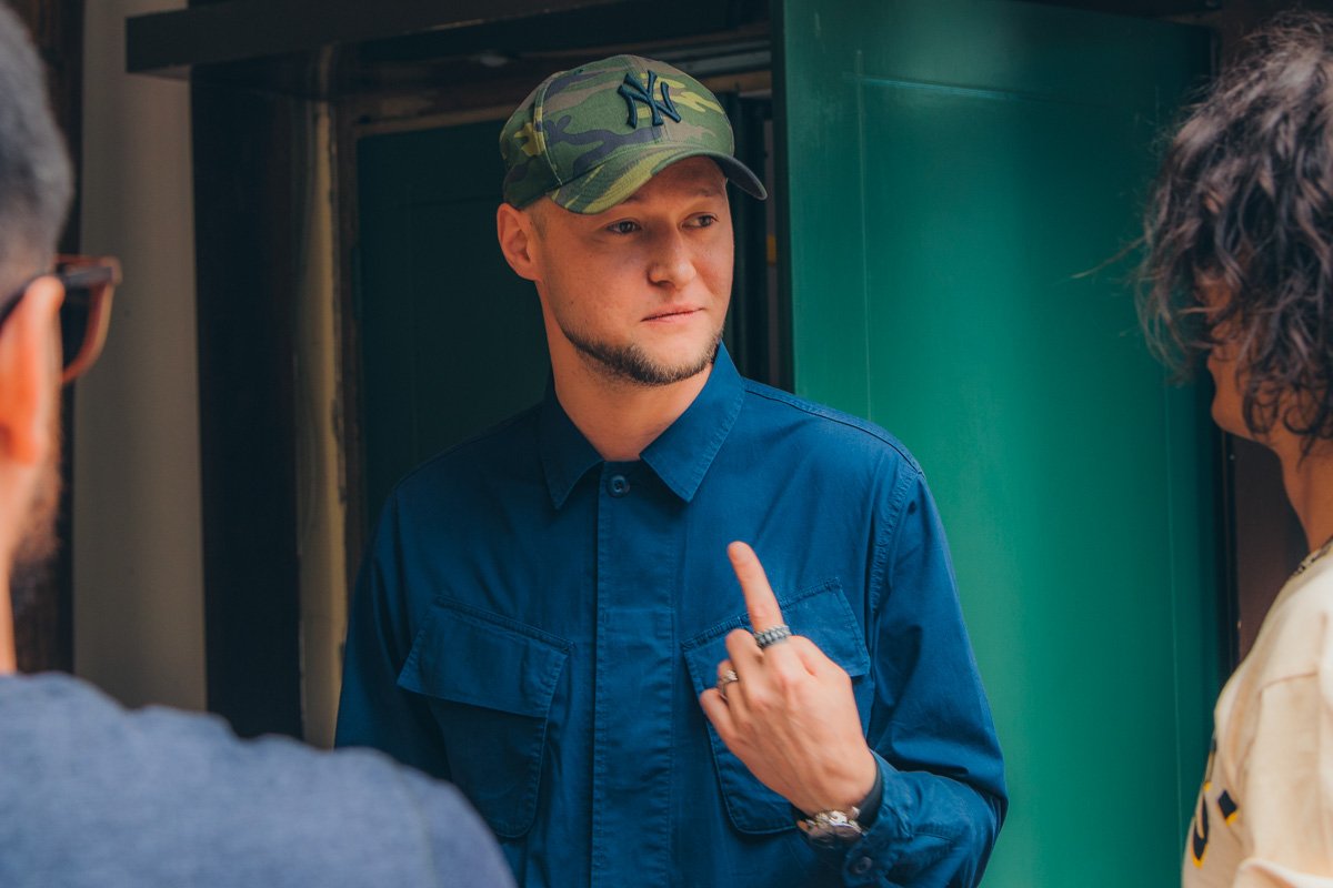 Фактически на двух разных континентах ребята отсняли видео на одну песню