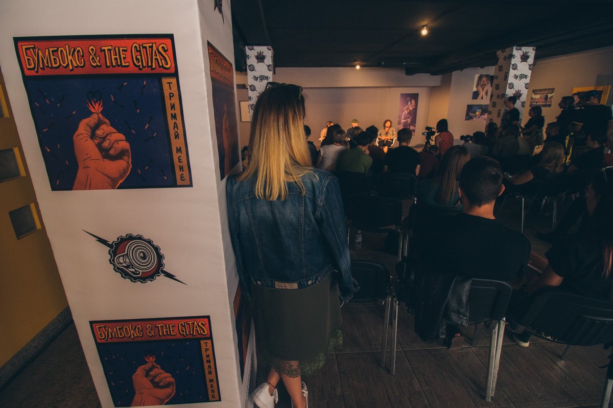 Поклонники с удовольствием слушали интересные истории со съемок