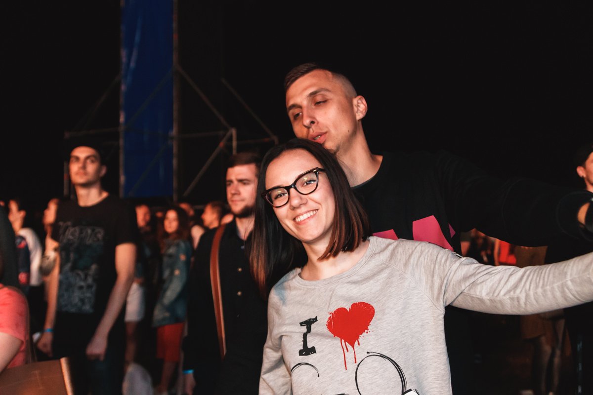 Парам на фесте было особенно здорово: темно, можно много обниматься Парам на фесте было особенно здорово: темно, можно много обниматься