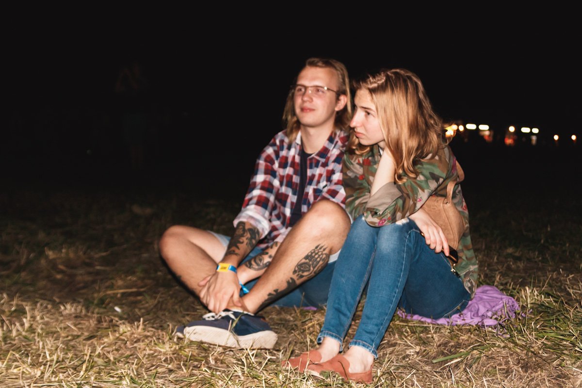 Посиделки на траве под живую музыку - что может быть романтичнее? Посиделки на траве под живую музыку - что может быть романтичнее?