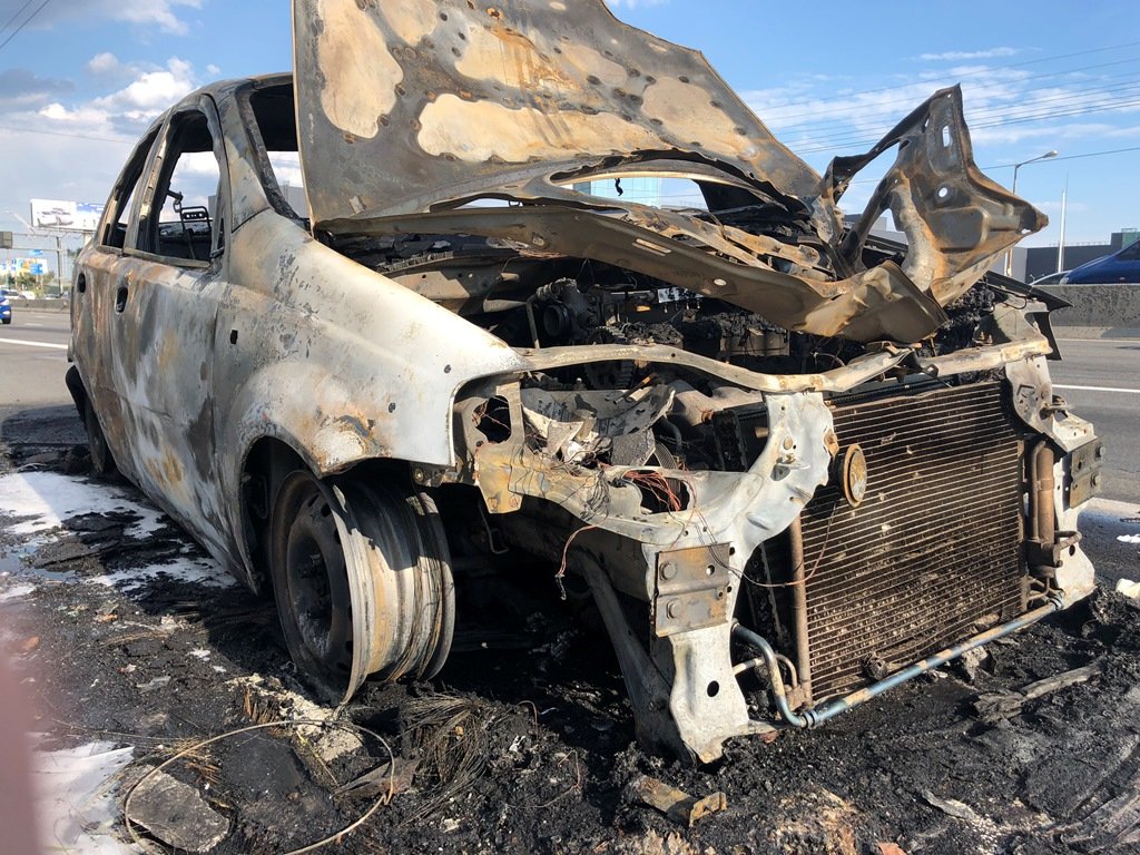 Пожарные быстро потушили пламя Пожарные быстро потушили пламя