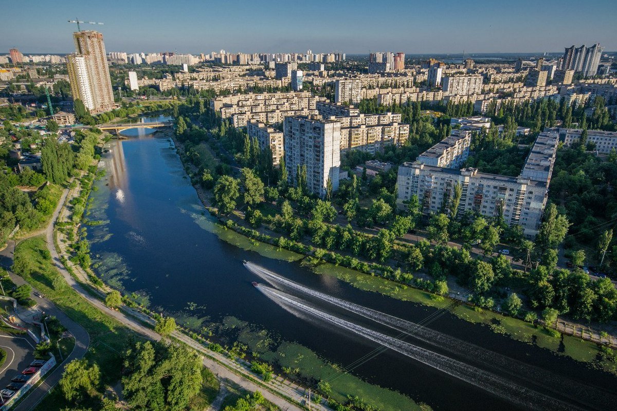 Посетителей обрадует возможность путешествий по Русановскому каналу мимо знаменитых светомузыкальных фонтанов