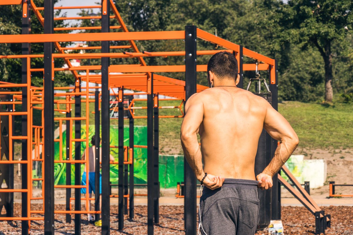 Спортплощадка выглядит целой 