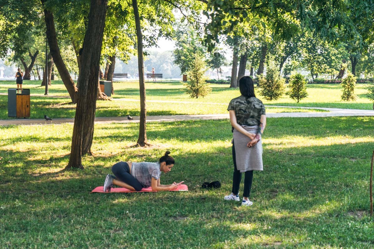 Утренняя йога на природе