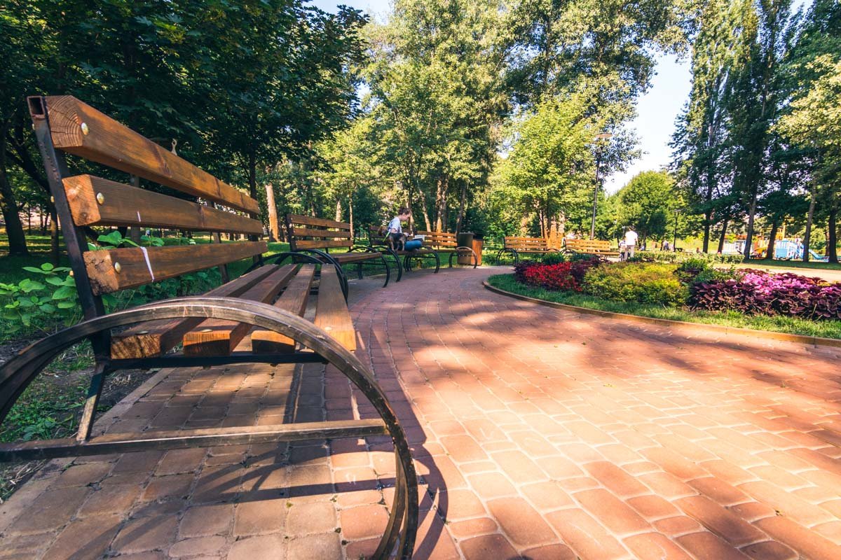 Если устал, можно и присесть