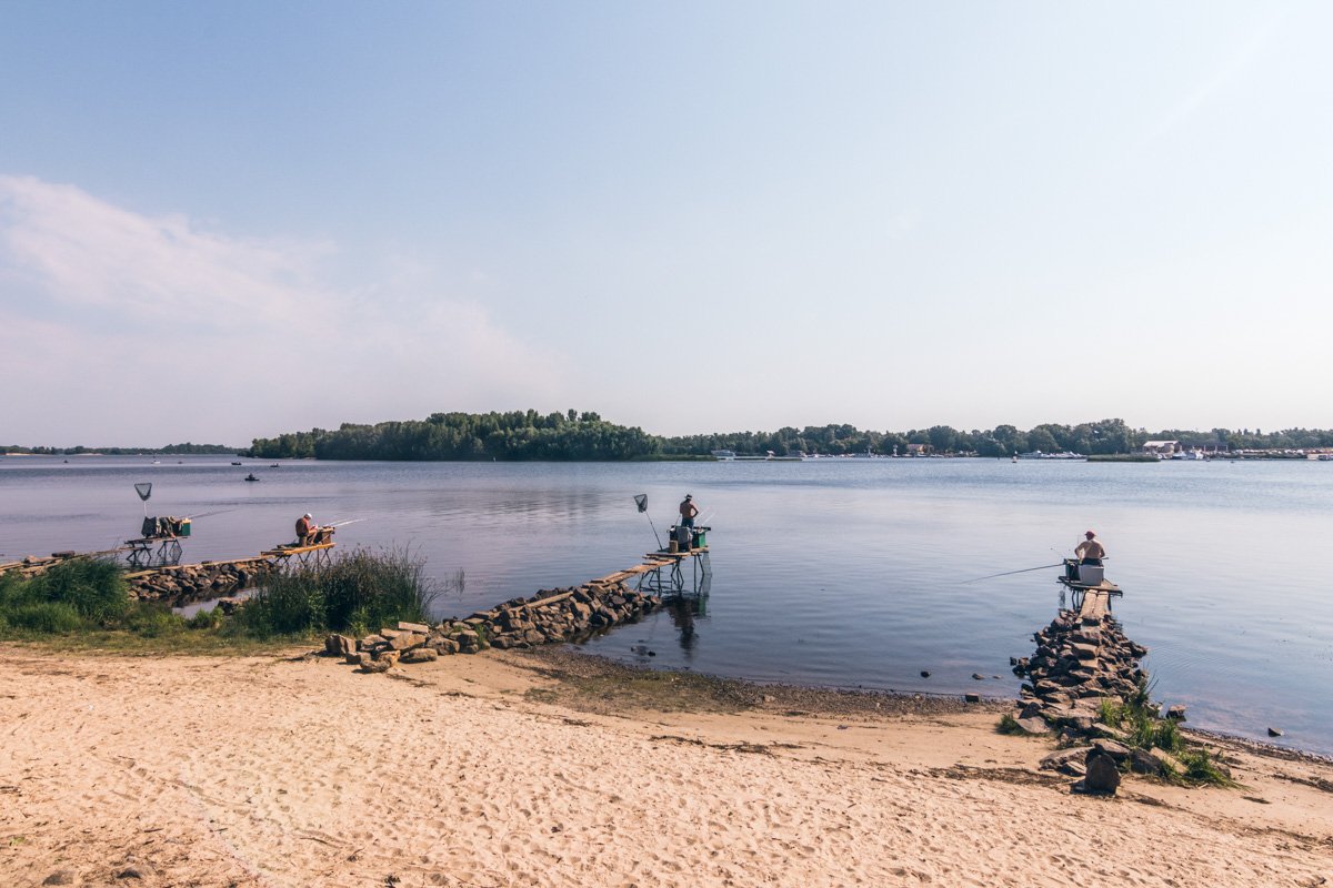 На берегу также было бы неплохо установить инфраструктурные объекты