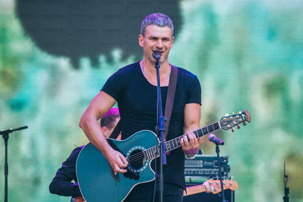 Свой парень - Арсен, публика любит его за эту простоту