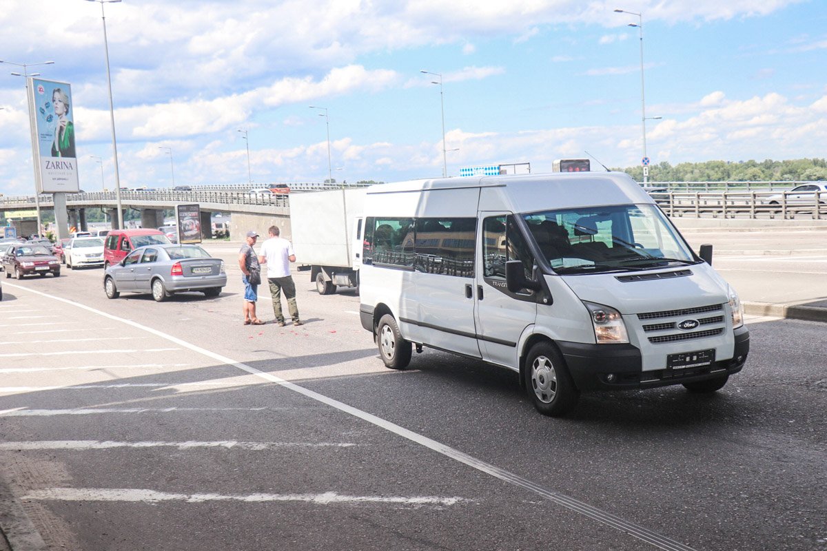Одним из участников аварии стал Ford Transit, который принимал участие с свадебной церемонии