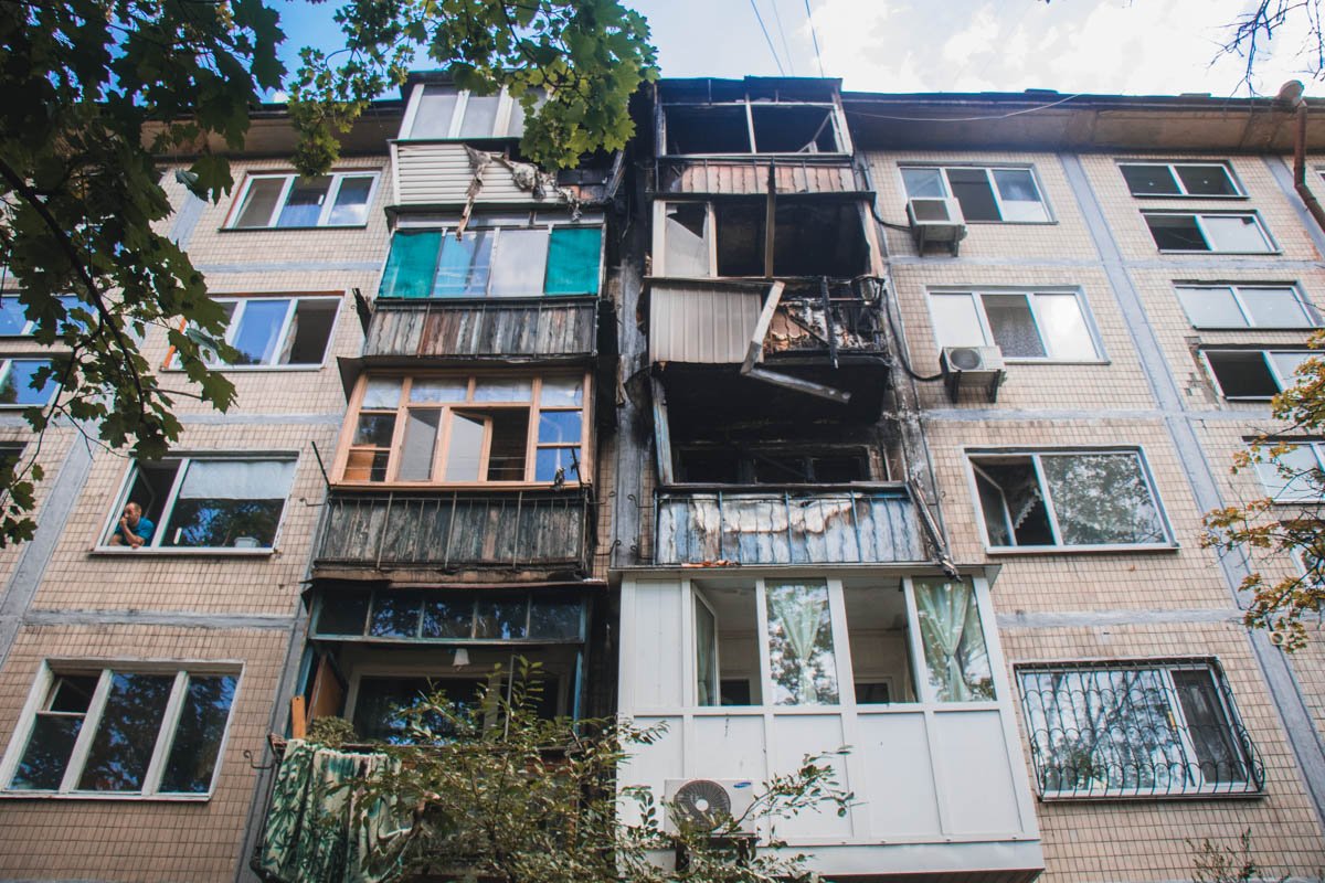 В Киеве по адресу Туполева, 20а горел пятиэтажный дом
