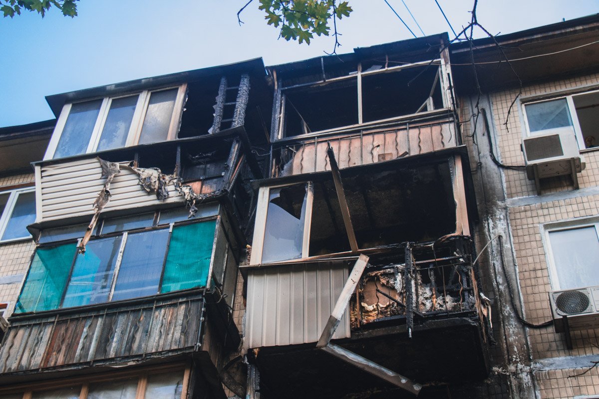 Пожар охватил целых четыре квартиры