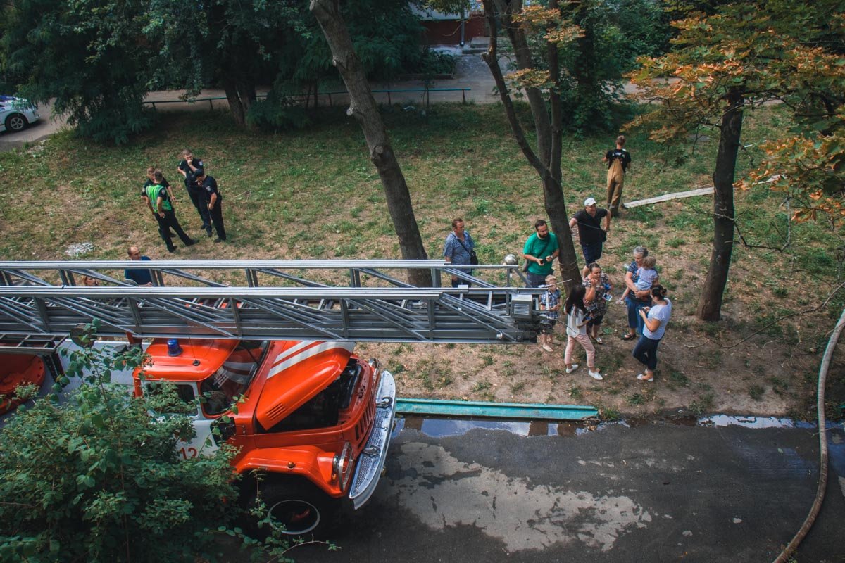 По словам соседей, виновником пожара является именно он – это уже третий подобный случай