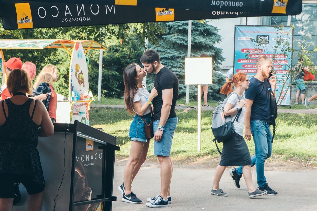 Целуйтесь чаще!