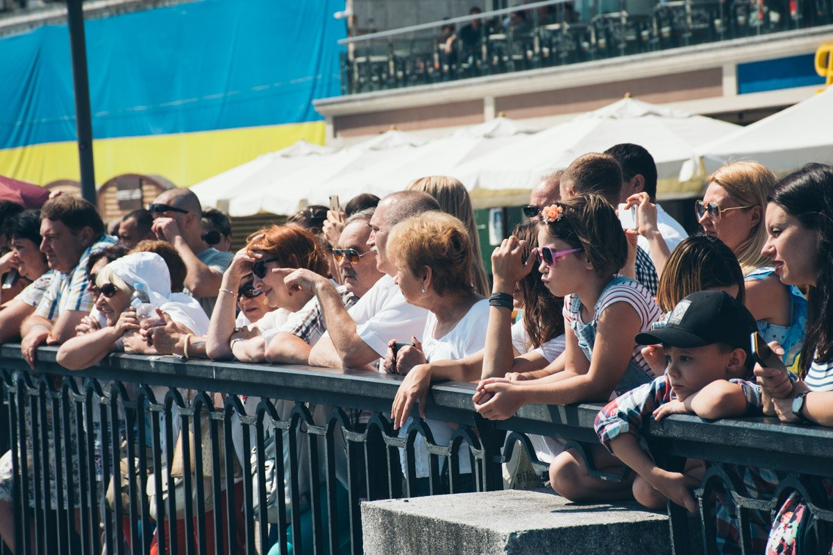 Посмотреть на историческое событие пришли много людей