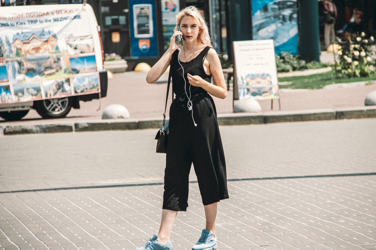 Он хоть меня с правильного ракурса фотографирует? Он хоть меня с правильного ракурса фотографирует?