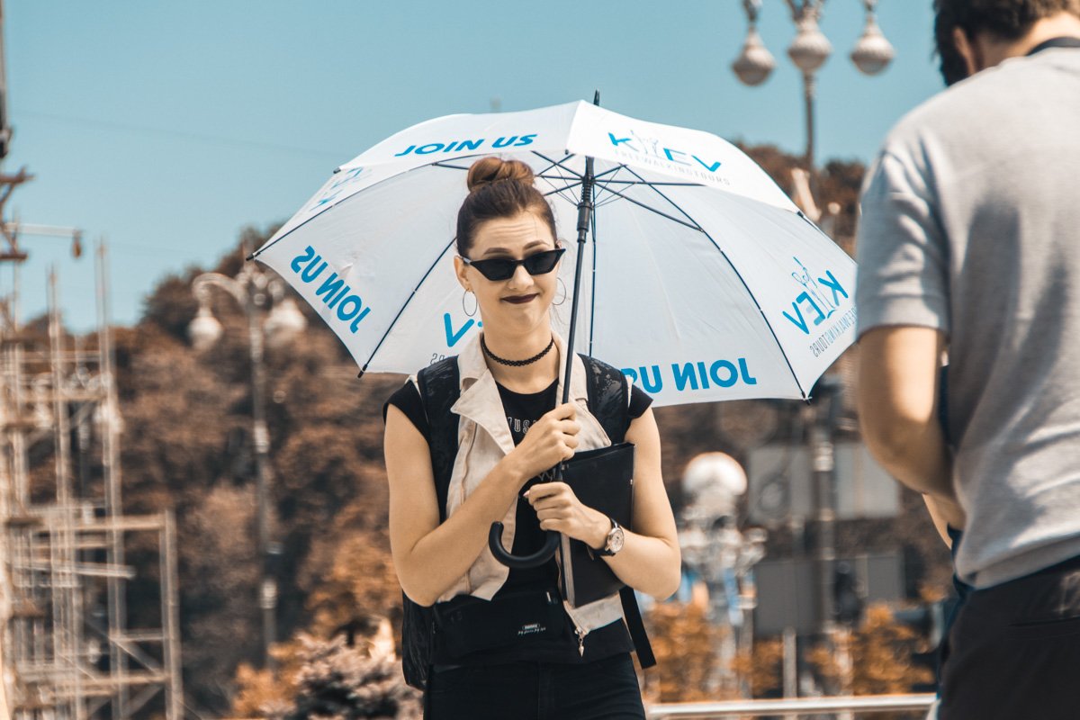 В таких очках смотришь на жизнь веселее В таких очках смотришь на жизнь веселее