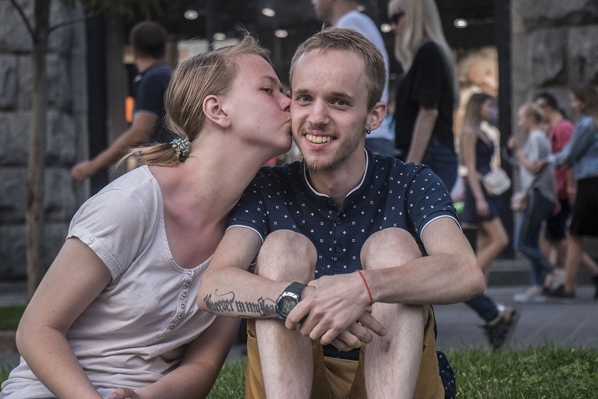 Поцелуев много не бывает Поцелуев много не бывает