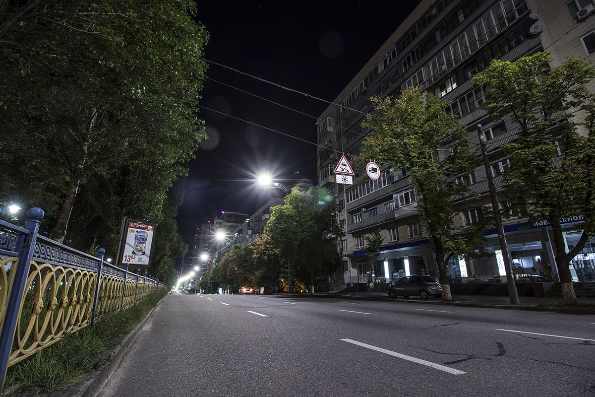 Машины спят в ожидании нового дня Машины спят в ожидании нового дня 