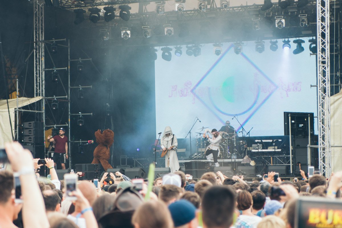 Образ артиста продуман до мелочей