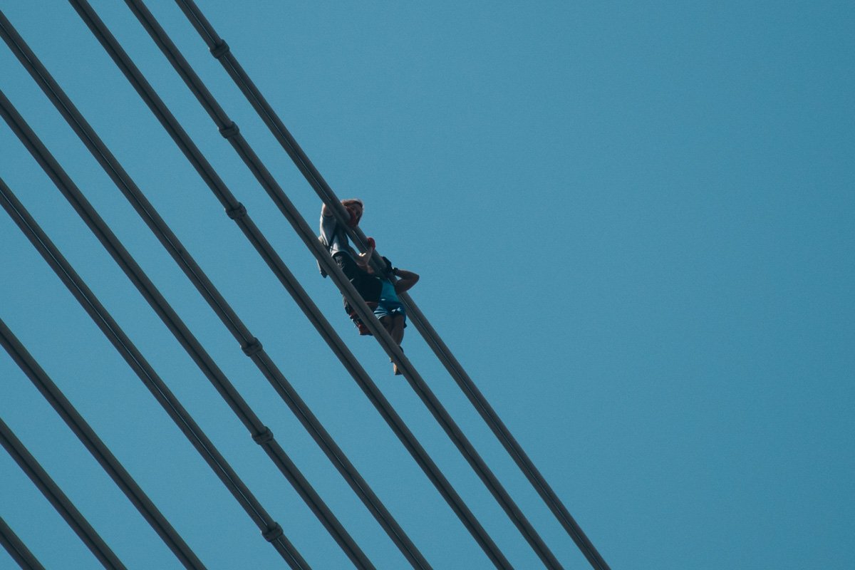 На Южный мост не прибыли полиция и спасатели На Южный мост не прибыли полиция и спасатели