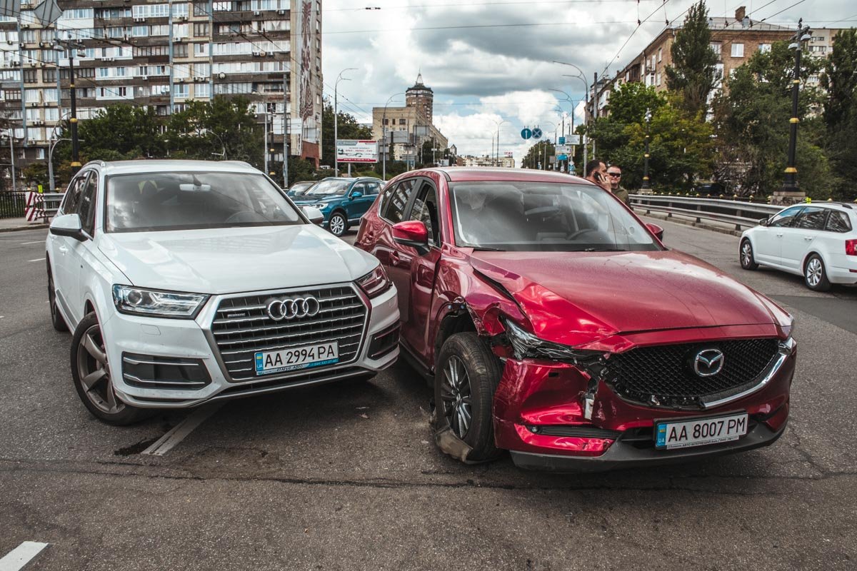 Оба автомобиля получили легкие повреждения