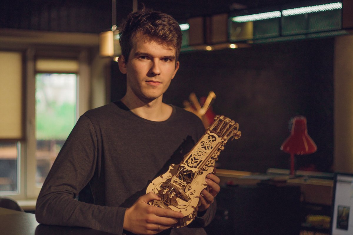 Дизайнер Станислав Шевченко рассказал о собранном музыкальном инструменте Дизайнер Станислав Шевченко рассказал о собранном музыкальном инструменте