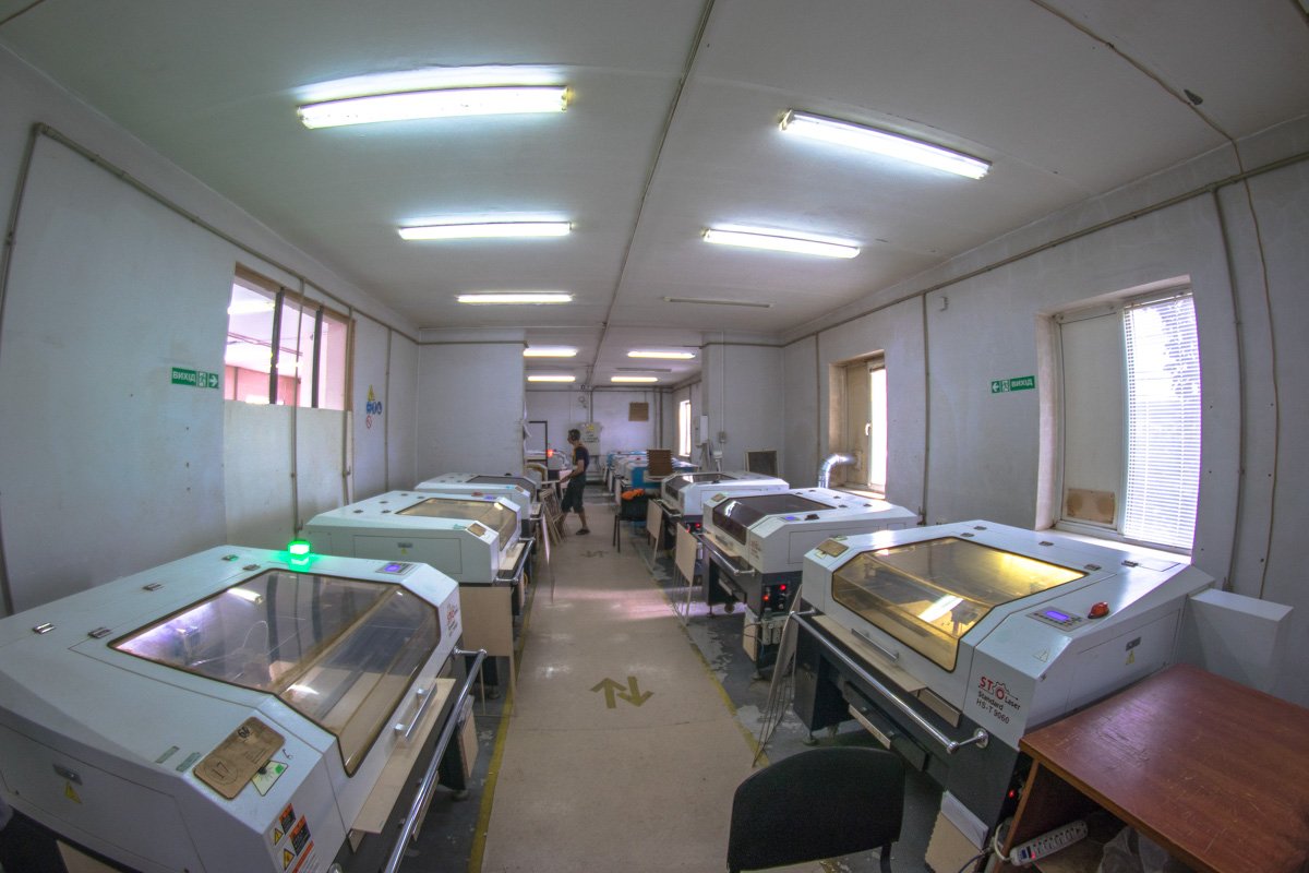 Цех с лазерными станками Цех с лазерными станками