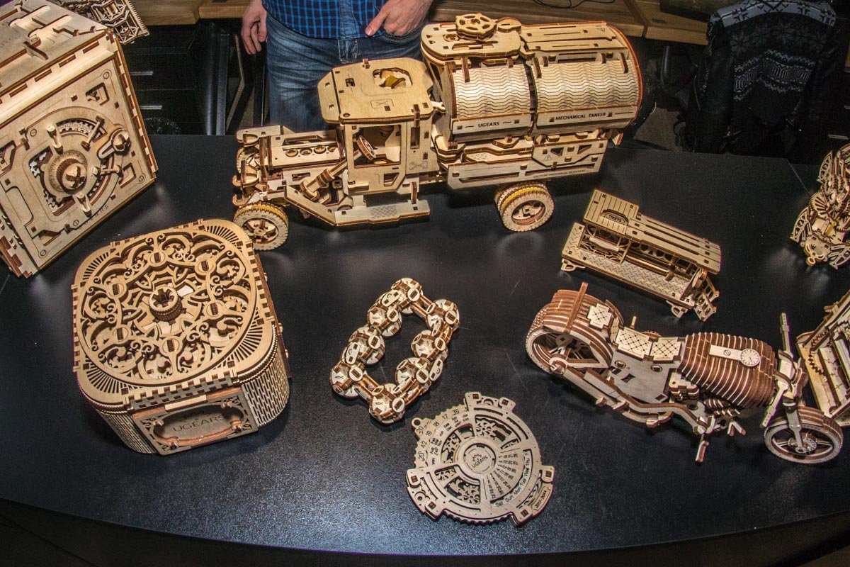 С чем бы первым поиграть? С чем бы первым поиграть?