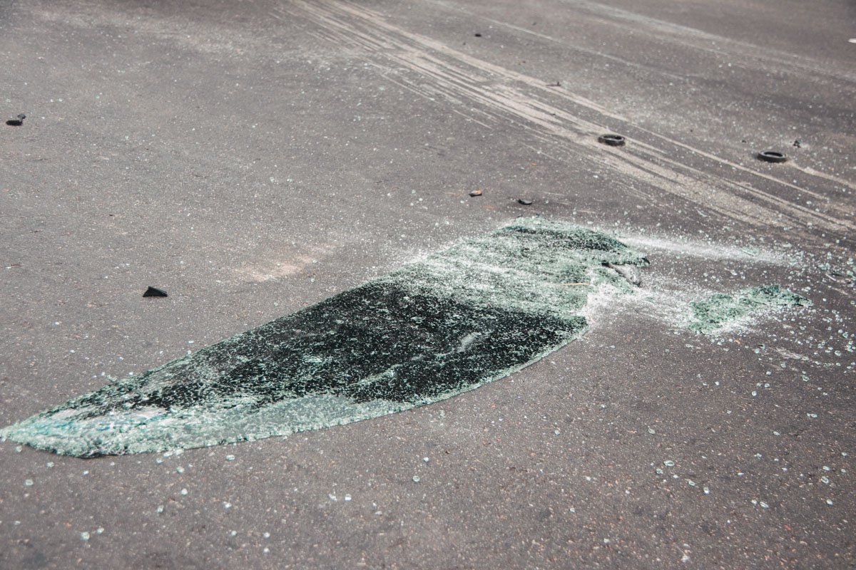 В Киеве на Телиги девушка на Audi влетела в два автомобиля и несколько раз перевернулась 3