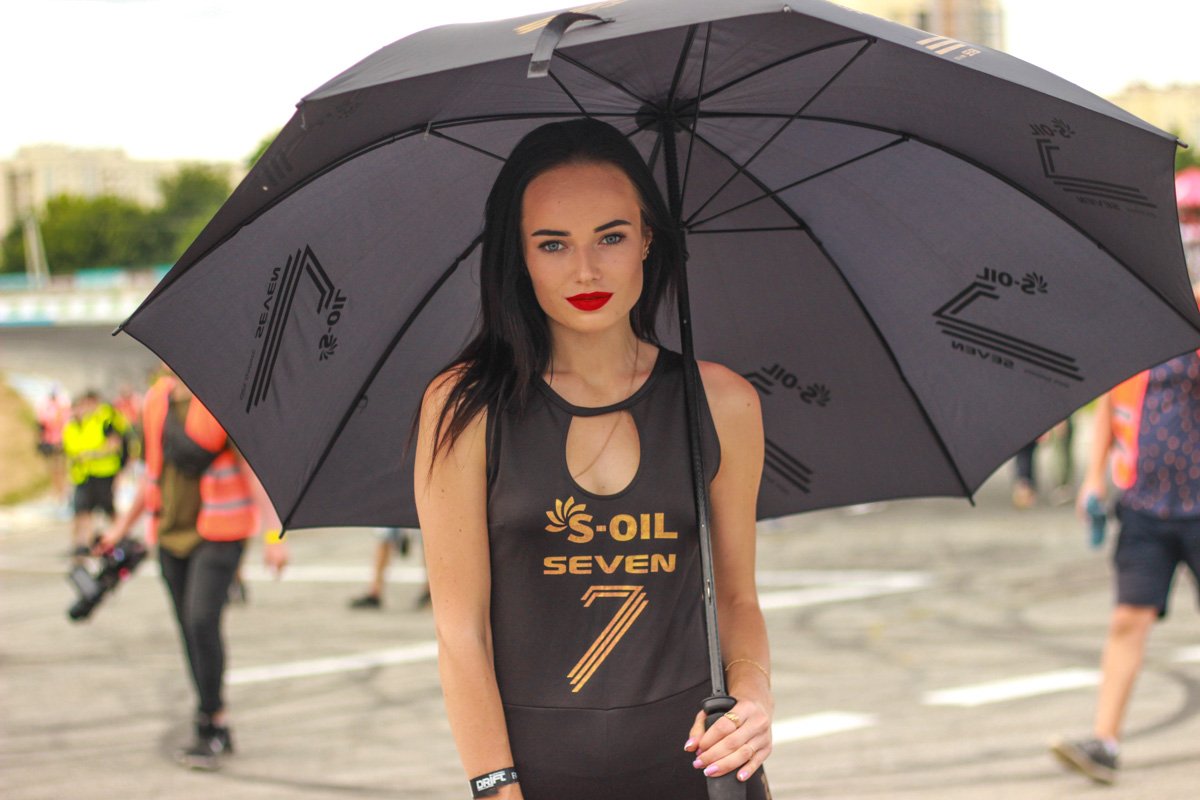 Каждый спасался от солнца как мог Каждый спасался от солнца как мог