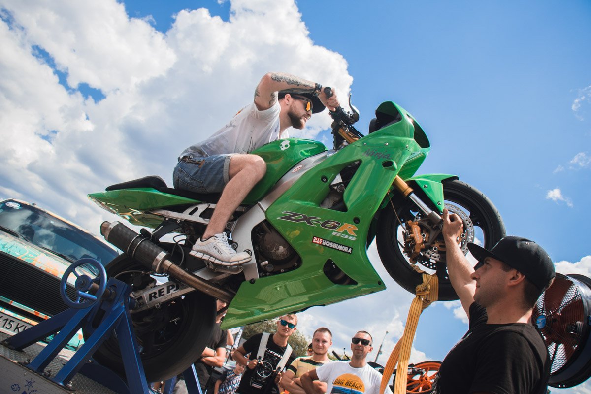 Правда, всего лишь на симуляторе, но все равно с ветерком Правда, всего лишь на симуляторе, но все равно с ветерком