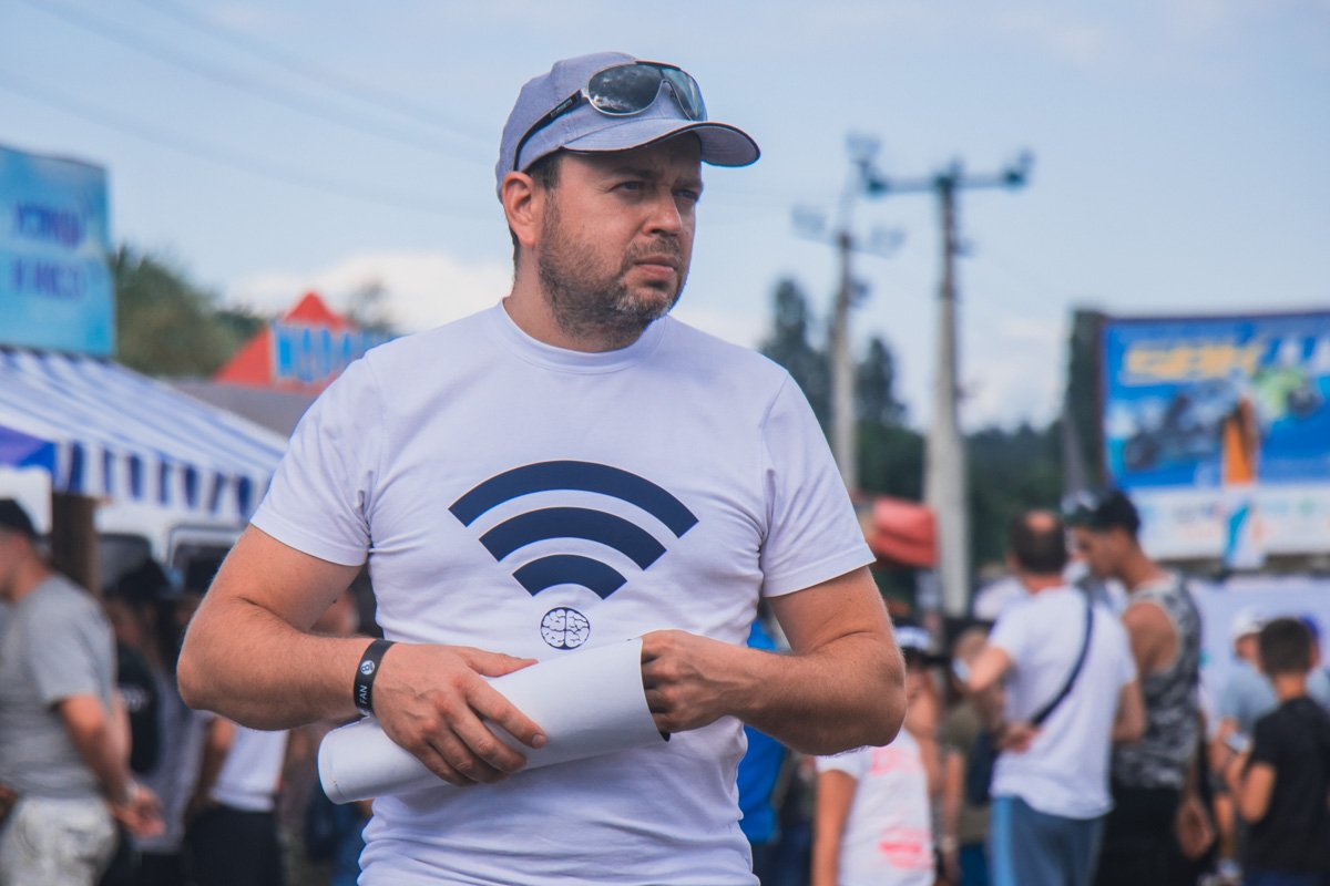 Раздает мозги Раздает мозги