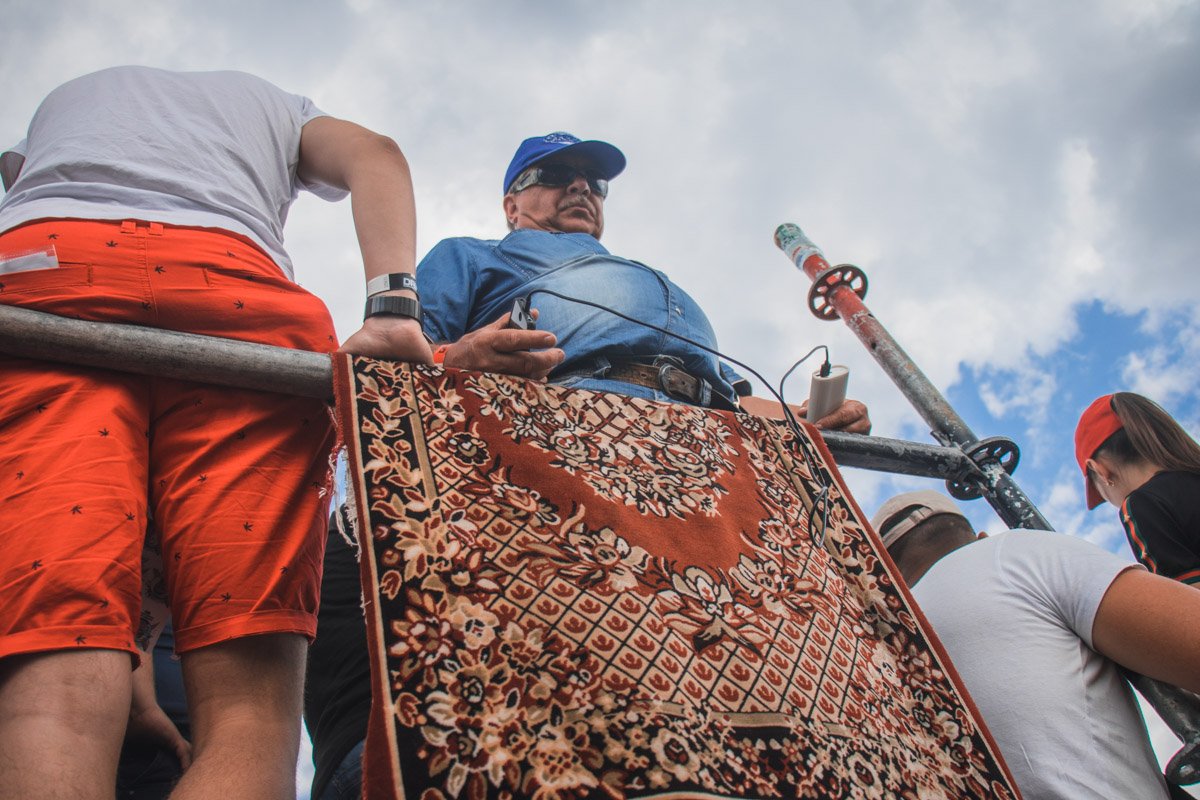 Кому фоточку на фоне ковра? Кому фоточку на фоне ковра?