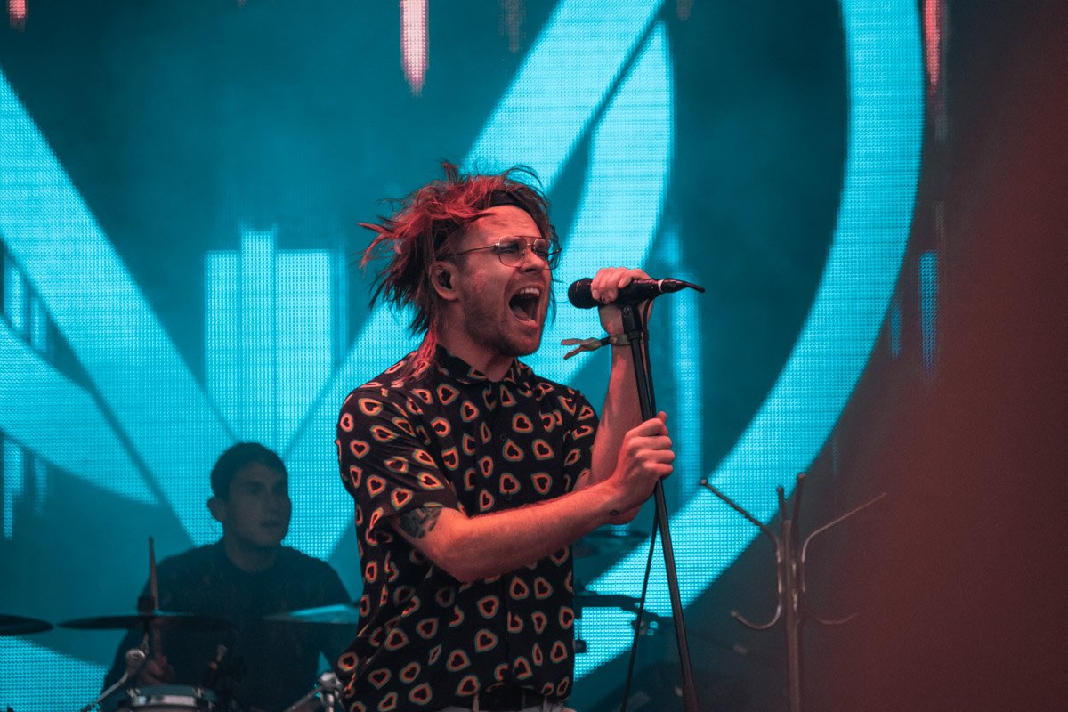 Под ногами ощущался гул от прыжков счастливых фанатов