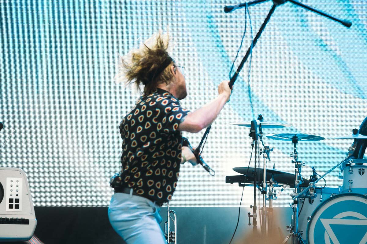 Вытворяли на сцене диковинные вещи