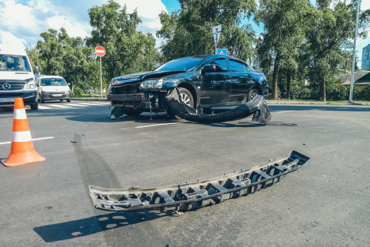 Galant при совершении маневра не заметил знак «уступи дорогу» и продолжил движение в сторону Master Galant при совершении маневра не заметил знак «уступи дорогу» и продолжил движение в сторону Master