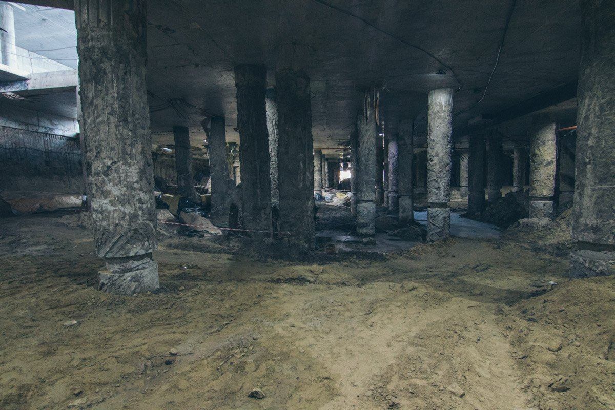 За три года работ по реконструкции площади и раскопок, археологи докопались до 12 века За три года работ по реконструкции площади и раскопок, археологи докопались до 12 века