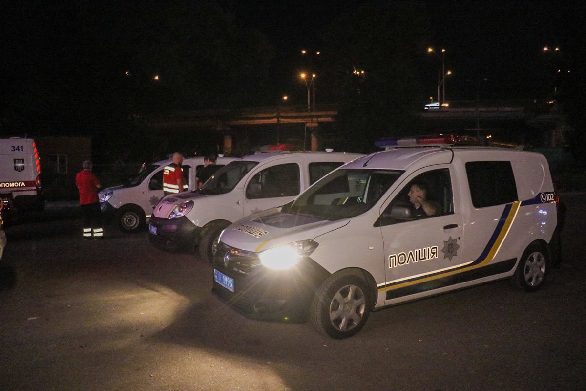 9 июля заминировали супермаркет "Фуршет" возле станции метро "Выдубичи 9 июля заминировали супермаркет "Фуршет" возле станции метро "Выдубичи