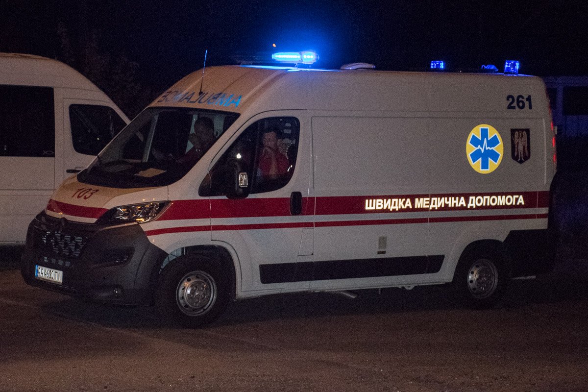 На месте дежурили медики