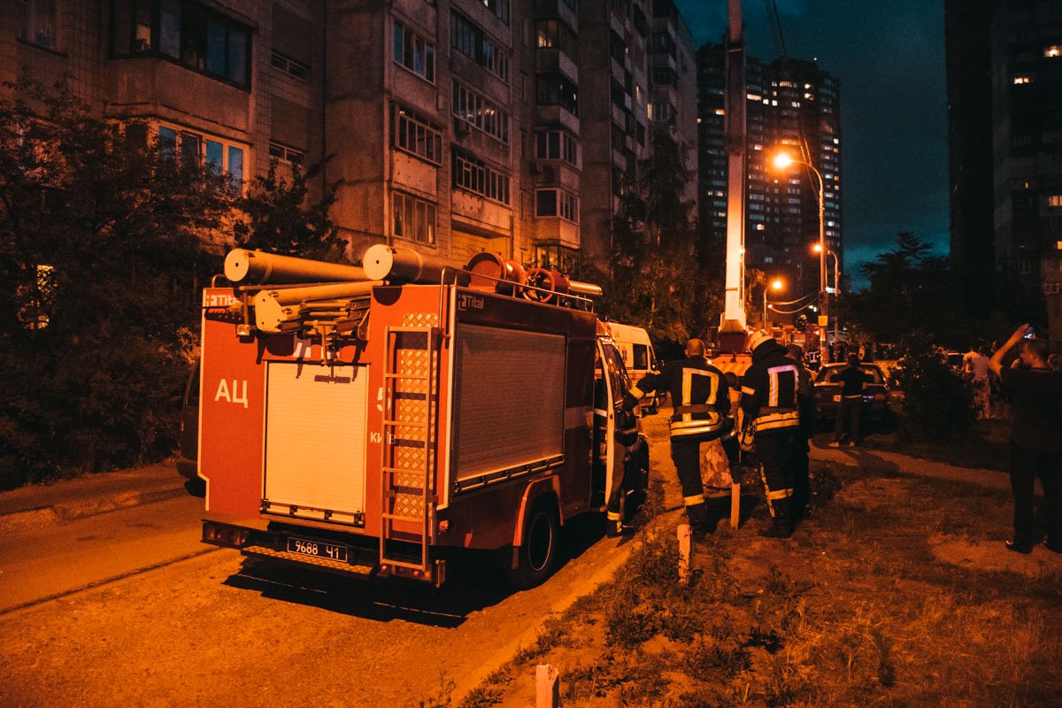 9 июля в Киеве на улице Драгоманова, 22 произошел пожар 9 июля в Киеве на улице Драгоманова, 22 произошел пожар