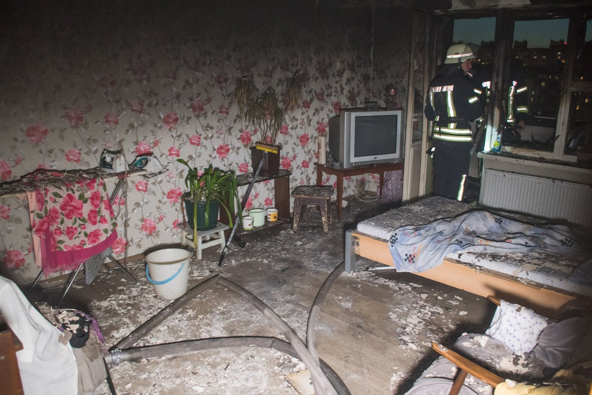 Площадь пожара составила около 10 квадратных метров Площадь пожара составила около 10 квадратных метров