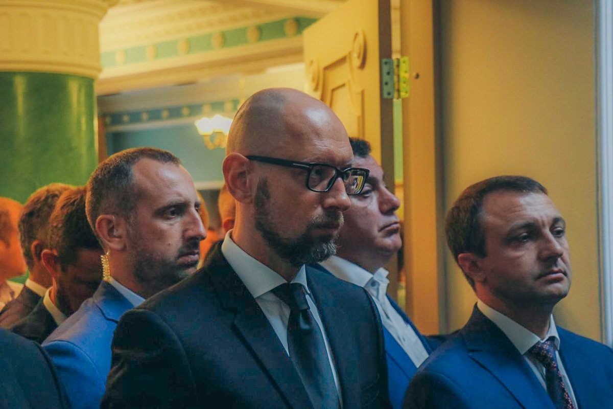 Арсений Яценюк почтил память Лукьяненко Арсений Яценюк почтил память Лукьяненко