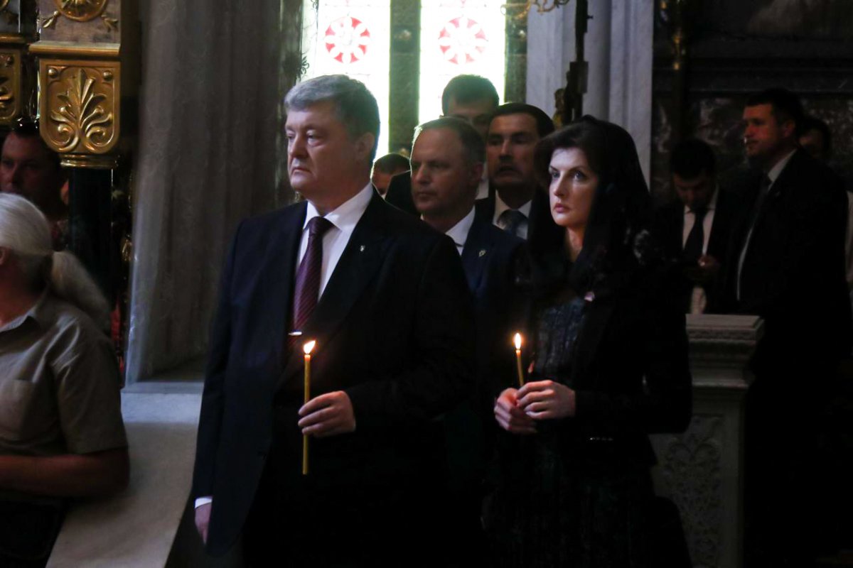 Президент с супругой посетил церемонию Президент с супругой посетил церемонию